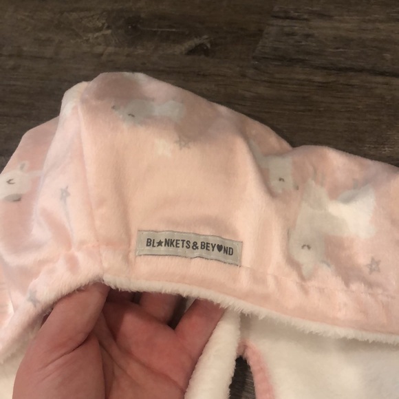 Blankets & Beyond Car seat Blanket - Picture 3 of 4